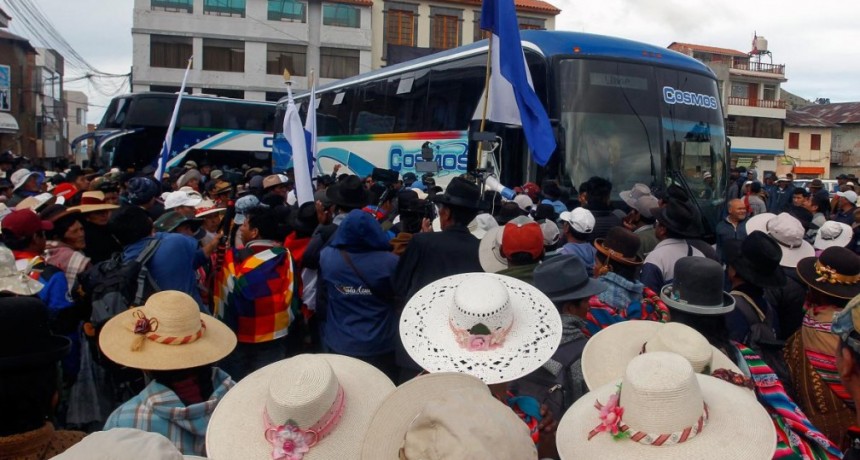 Llegan a Lima nuevas caravanas para pedir la renuncia de Boluarte