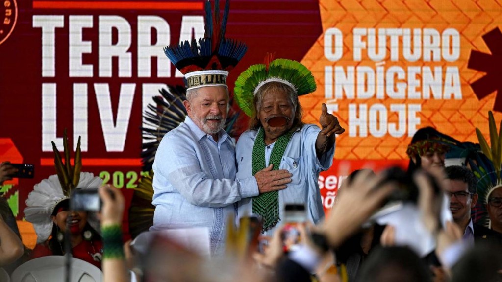 La otra cara de Bolsonaro: Lula crea seis nuevas reservas indígenas