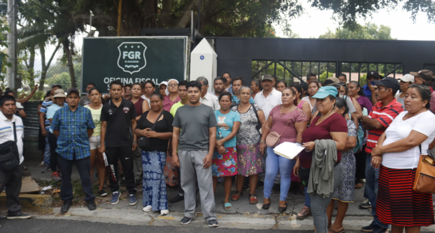 Habitantes de hacienda La Floresta han tenido que alquilar o vivir con familiares luego que demolieran sus viviendas