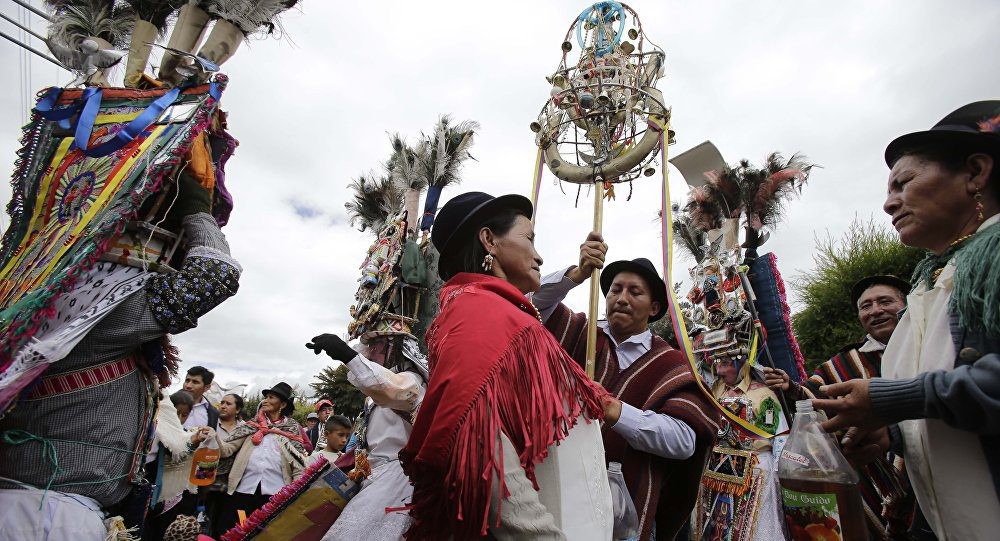 Los indígenas  y  los  gobiernos del Ecuador  