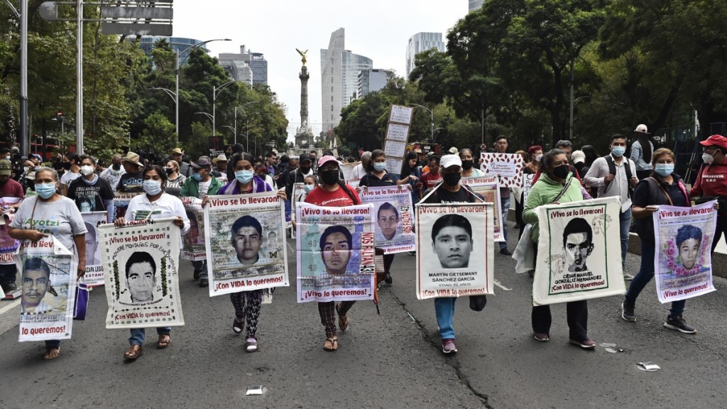 Detuvieron a un exmilitar por la desaparición de los 43 estudiantes de Ayotzinapa