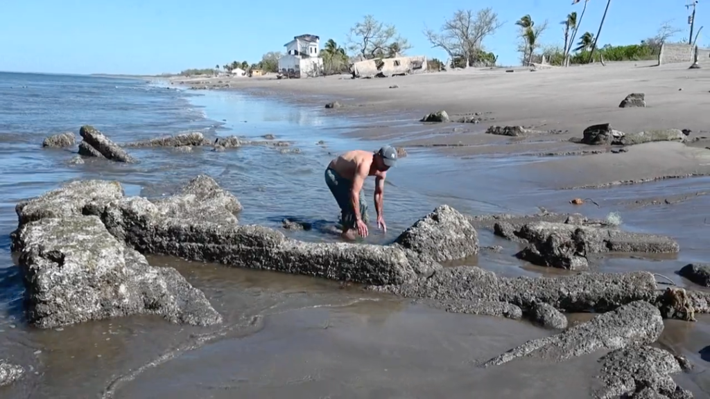 Cedeño, el pueblo pesquero devorado por el mar y abandonado por el Estado