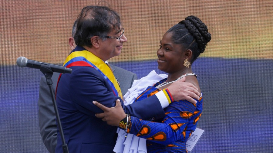 “Hoy empieza la Colombia de lo posible”, afirmó Petro tras asumir como presidente
