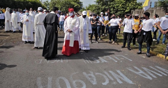 Iglesia católica busca salida a situación de obispo retenido en Nicaragua