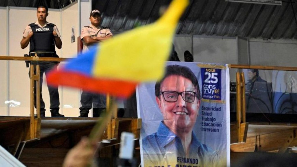 La mamá del candidato asesinado en Ecuador pide votar la lista de su hijo