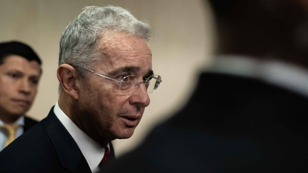 El otoño del expresidente colombiano Álvaro Uribe Vélez