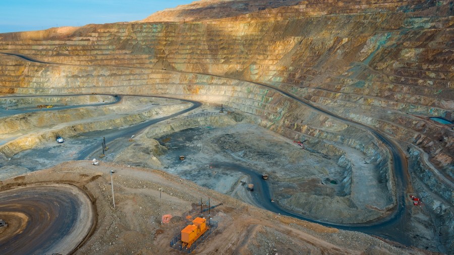 Trabajadores chilenos de la minera de cobre más productiva del mundo anunciaron una huelga