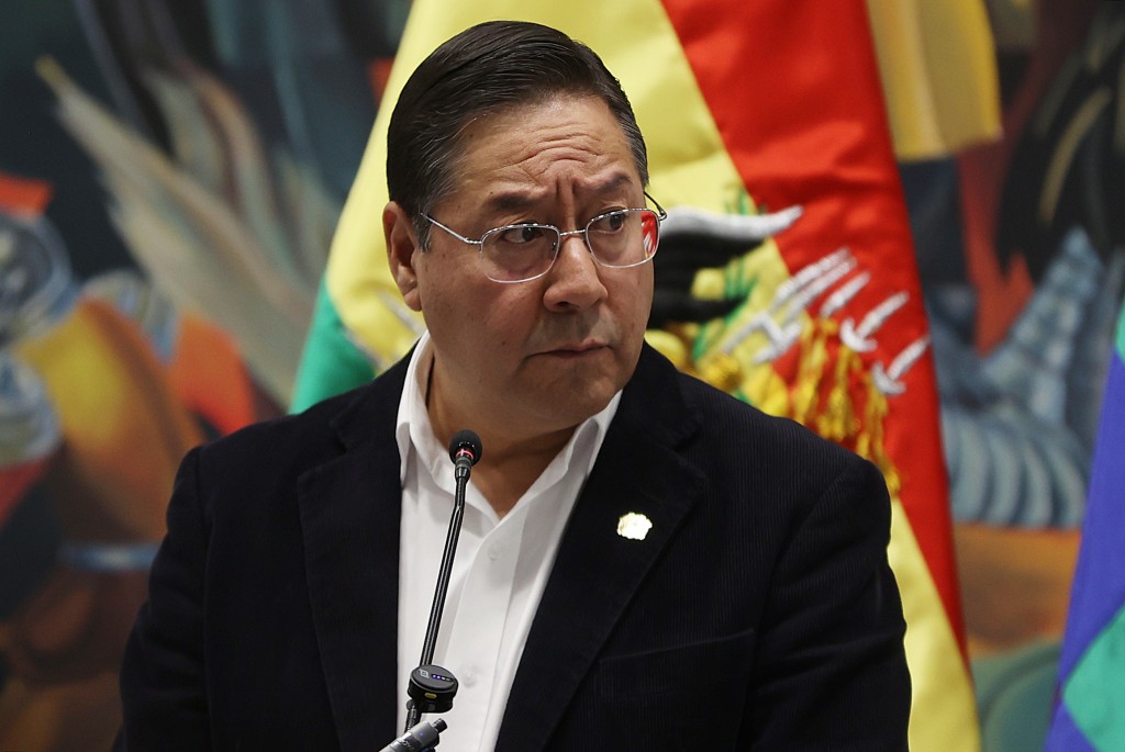 Luis Arce dice que vienen “tiempos difíciles” y ya pide prepararse para “salir a las calles”