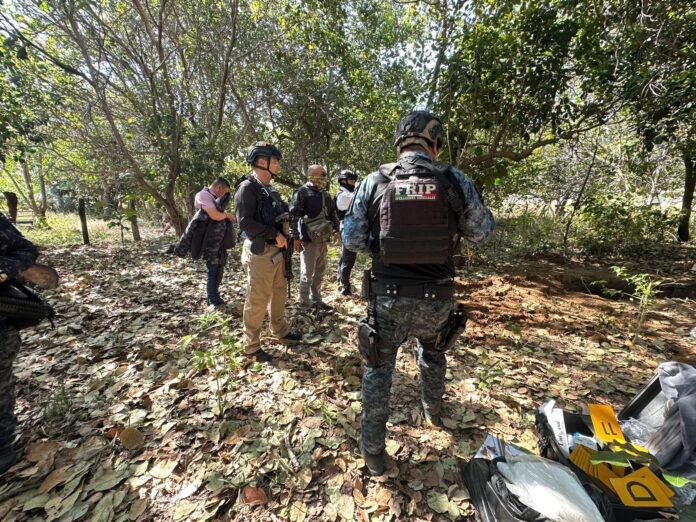 Hallan quince cuerpos en una fosa común en Chiapas, México